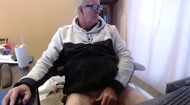 Snapshot of olderandwiser2 chatting on 02/11/25, 05:40 olderandwiser2 online show from 02/11/25, 05:40