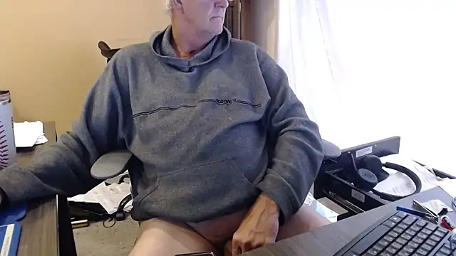 Snapshot of olderandwiser2 chatting on 09/09/25, 06:18 olderandwiser2 online show from 09/09/25, 06:18