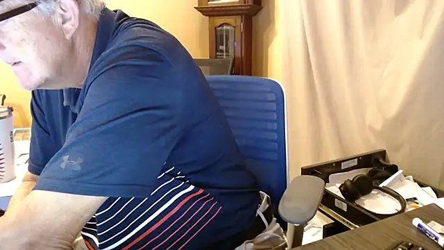 Snapshot of olderandwiser2 chatting on 10/01/25, 03:34 olderandwiser2 online show from 10/01/25, 03:34