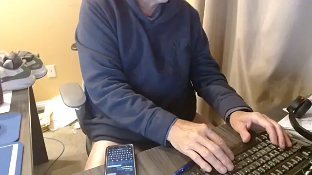 Snapshot of olderandwiser2 chatting on 11/14/25, 05:17 olderandwiser2 online show from 11/14/25, 05:17