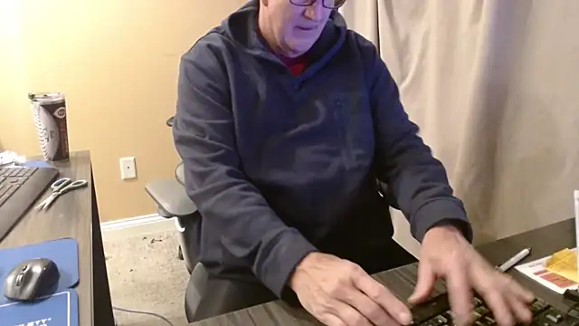 Snapshot of olderandwiser2 chatting on 12/21/25, 05:58 olderandwiser2 online show from 12/21/25, 05:58