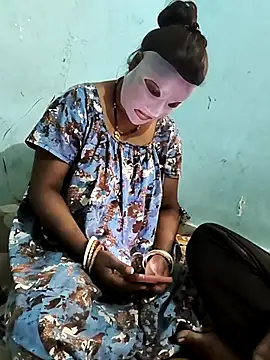 Snapshot of CuteRani001 chatting on 02/24/25, 10:37 CuteRani001 online show from 02/24/25, 10:37