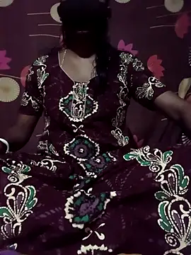 Snapshot of CuteRani001 chatting on 11/04/25, 07:40 CuteRani001 online show from 11/04/25, 07:40