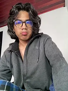 Snapshot of shadowsofgarden chatting on 02/19/25, 01:39 shadowsofgarden online show from 02/19/25, 01:39