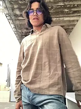 Snapshot of shadowsofgarden chatting on 02/20/25, 02:46 shadowsofgarden online show from 02/20/25, 02:46