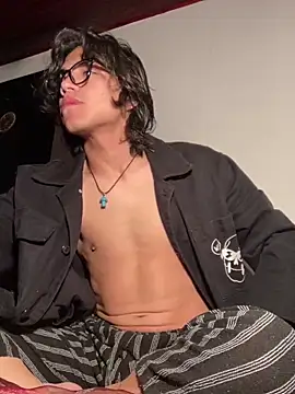 Snapshot of shadowsofgarden chatting on 02/24/25, 04:05 shadowsofgarden online show from 02/24/25, 04:05