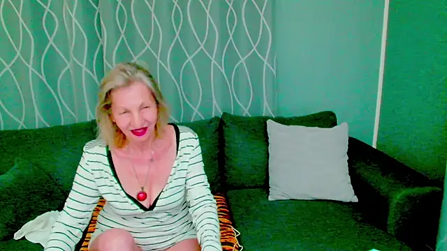 Snapshot of adeleadison chatting on 09/11/25, 02:44 adeleadison online show from 09/11/25, 02:44