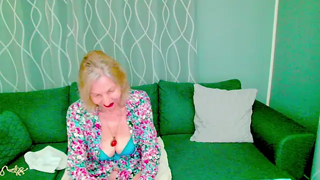 Snapshot of adeleadison chatting on 09/20/25, 03:07 adeleadison online show from 09/20/25, 03:07