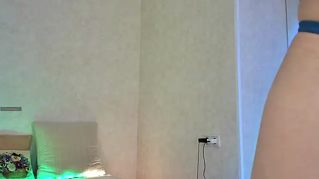 Snapshot of Roseaa chatting on 04/23/26, 01:57 Roseaa online show from 04/23/26, 01:57
