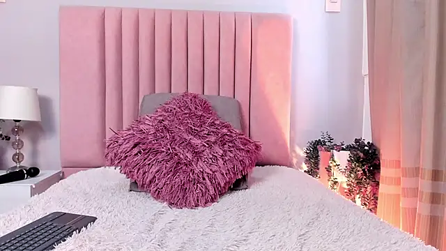 MiaHertz online show from 11/28/25, 11:57