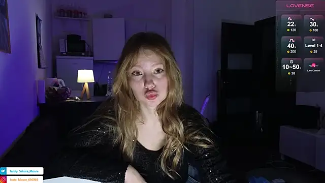 Snapshot of Sakura_Moore chatting on 03/03/25, 08:16 Sakura Moore online show from 03/03/25, 08:16