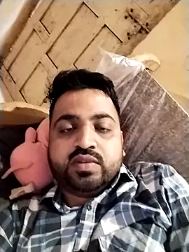 Snapshot of Vij717 chatting on 03/08/25, 04:34 Vij717 online show from 03/08/25, 04:34