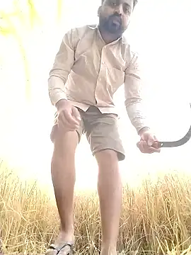 Snapshot of Vij717 chatting on 10/19/25, 01:39 Vij717 online show from 10/19/25, 01:39