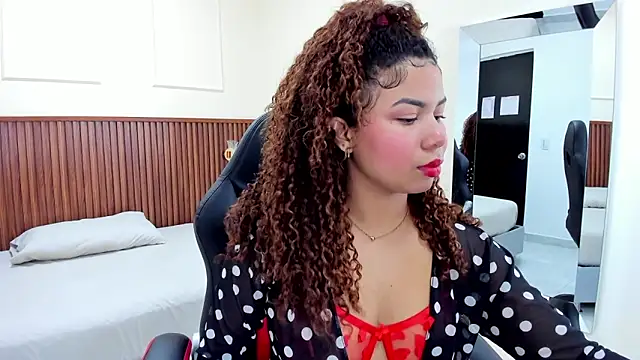 Snapshot of MELINAMARTINS chatting on 02/24/25, 07:41 MELINAMARTINS online show from 02/24/25, 07:41
