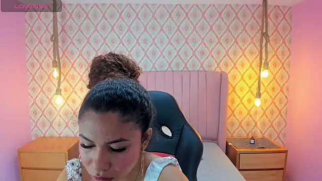 Snapshot of MELINAMARTINS chatting on 10/31/25, 07:37 MELINAMARTINS online show from 10/31/25, 07:37