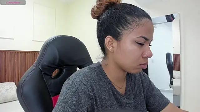 Snapshot of MELINAMARTINS chatting on 11/05/25, 07:36 MELINAMARTINS online show from 11/05/25, 07:36