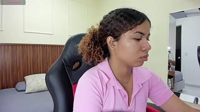 Snapshot of MELINAMARTINS chatting on 11/10/25, 07:35 MELINAMARTINS online show from 11/10/25, 07:35