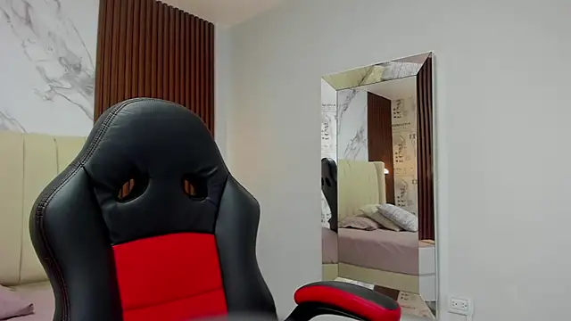 Snapshot of MELINAMARTINS chatting on 11/15/25, 12:23 MELINAMARTINS online show from 11/15/25, 12:23