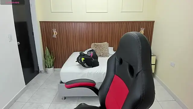 Snapshot of MELINAMARTINS chatting on 11/25/25, 07:03 MELINAMARTINS online show from 11/25/25, 07:03