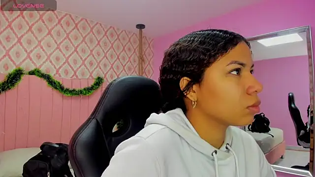 Snapshot of MELINAMARTINS chatting on 11/29/25, 07:28 MELINAMARTINS online show from 11/29/25, 07:28