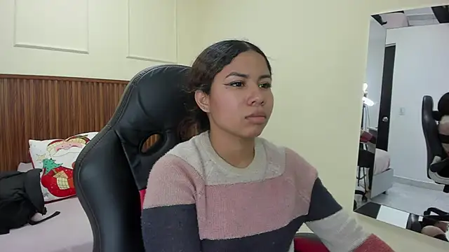 Snapshot of MELINAMARTINS chatting on 12/04/25, 07:44 MELINAMARTINS online show from 12/04/25, 07:44