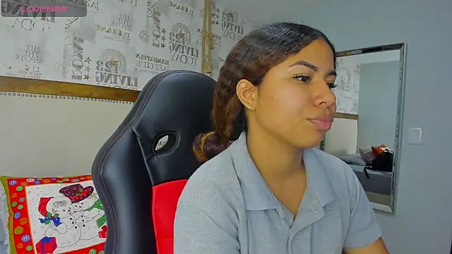 Snapshot of MELINAMARTINS chatting on 12/17/25, 07:09 MELINAMARTINS online show from 12/17/25, 07:09