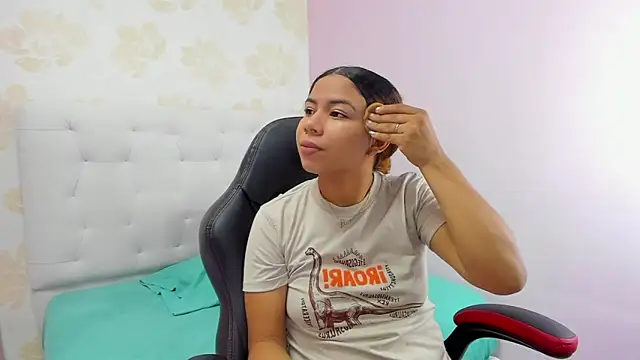 Snapshot of MELINAMARTINS chatting on 01/08/26, 08:11 MELINAMARTINS online show from 01/08/26, 08:11