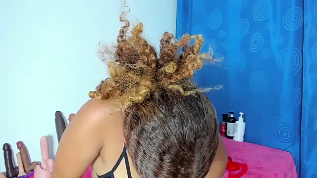 Snapshot of MELINAMARTINS chatting on 02/23/26, 12:19 MELINAMARTINS online show from 02/23/26, 12:19