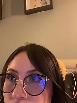 Snapshot of ValentinaOrtiz3 chatting on 04/29/26, 03:21 ValentinaOrtiz3 online show from 04/29/26, 03:21