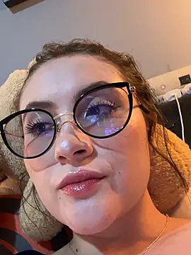 Snapshot of ValentinaOrtiz3 chatting on 05/25/26, 11:22 ValentinaOrtiz3 online show from 05/25/26, 11:22
