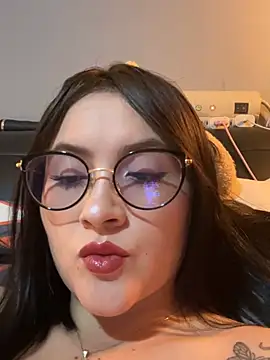 Snapshot of ValentinaOrtiz3 chatting on 06/05/26, 01:12 ValentinaOrtiz3 online show from 06/05/26, 01:12