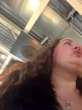 Snapshot of justtess chatting on 09/17/25, 02:30 justtess online show from 09/17/25, 02:30