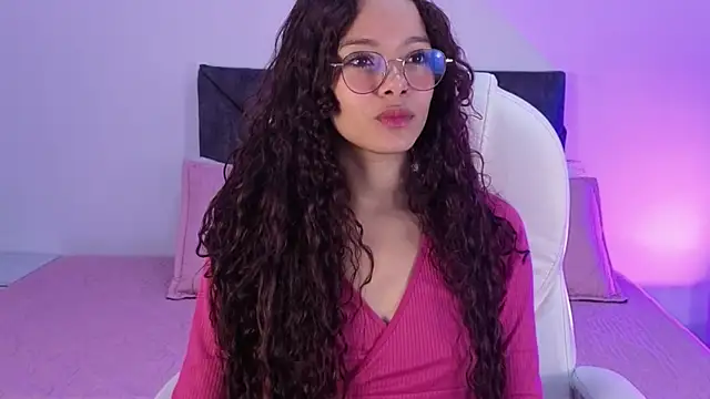 Snapshot of sara_sharma_ chatting on 09/11/25, 01:22 sara sharma online show from 09/11/25, 01:22