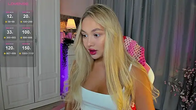 Snapshot of _Loneve__ chatting on 09/26/25, 03:16 Loneve online show from 09/26/25, 03:16