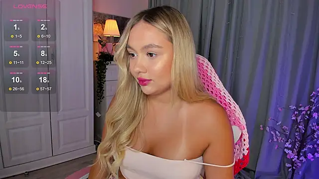 Snapshot of _Loneve__ chatting on 10/03/25, 03:31 Loneve online show from 10/03/25, 03:31