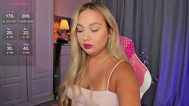 Snapshot of _Loneve__ chatting on 10/04/25, 03:21 Loneve online show from 10/04/25, 03:21