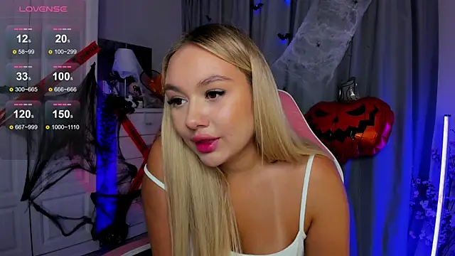 Snapshot of _Loneve__ chatting on 10/15/25, 02:50 Loneve online show from 10/15/25, 02:50