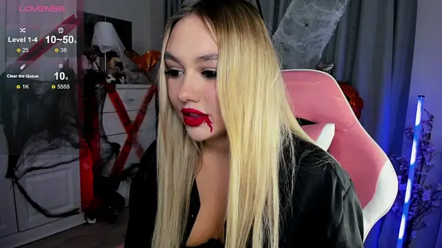 Snapshot of _Loneve__ chatting on 10/31/25, 02:51 Loneve online show from 10/31/25, 02:51