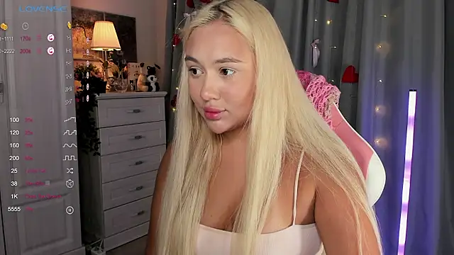 Snapshot of _Loneve__ chatting on 03/26/26, 04:01 Loneve online show from 03/26/26, 04:01