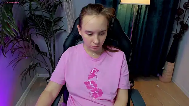 Snapshot of Lika_0ne chatting on 10/28/25, 11:25 Lika 0ne online show from 10/28/25, 11:25