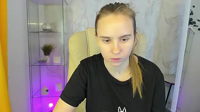 Snapshot of Lika_0ne chatting on 11/08/25, 01:44 Lika 0ne online show from 11/08/25, 01:44