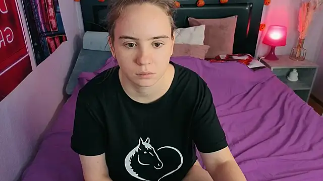 Snapshot of Lika_0ne chatting on 11/24/25, 12:27 Lika 0ne online show from 11/24/25, 12:27