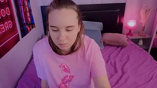 Snapshot of Lika_0ne chatting on 12/17/25, 12:11 Lika 0ne online show from 12/17/25, 12:11