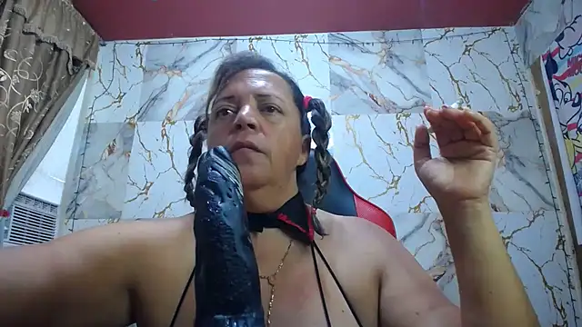 Snapshot of alina_maturehot chatting on 05/16/26, 10:47 alina maturehot online show from 05/16/26, 10:47