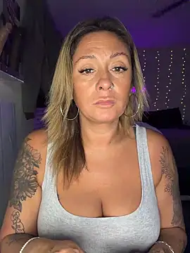 bossyroxy84 online show from 11/16/25, 05:02