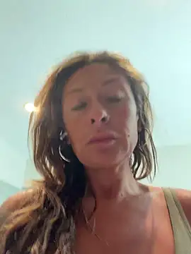 Snapshot of bossyroxy84 chatting on 07/08/26, 03:16 bossyroxy84 online show from 07/08/26, 03:16