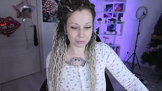 HoneySallyMoore online show from 11/15/25, 11:18