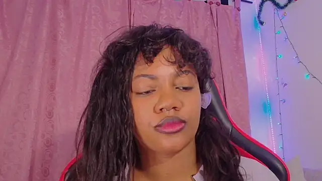 Daphnewalker   online show from 12/19/25, 10:55