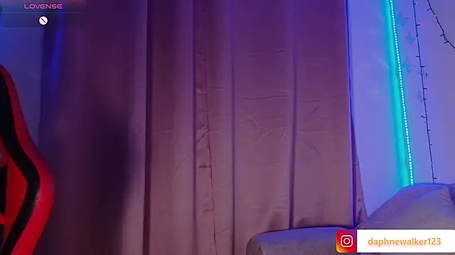 Daphnewalker   online show from 01/12/26, 11:15