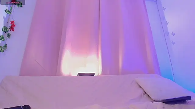 Snapshot of Daphnewalker__ chatting on 06/26/26, 11:25 Daphnewalker online show from 06/26/26, 11:25